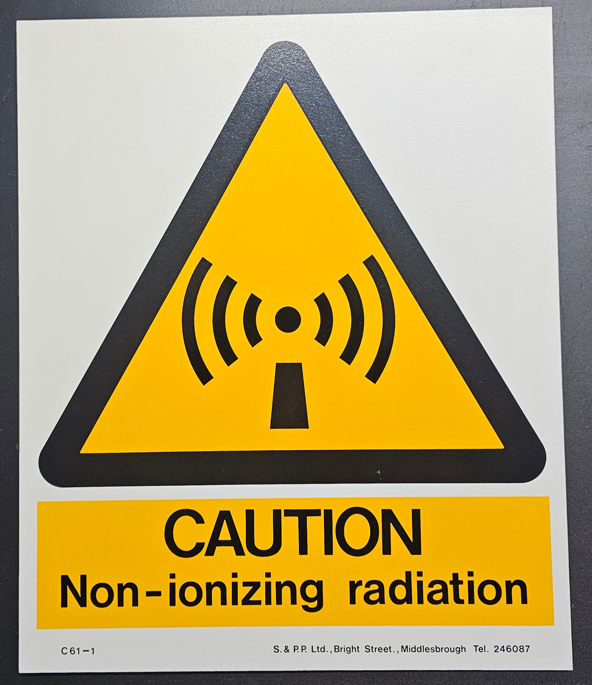 112. CAUTION NON-IONIZING RADIATION (PVC BOARD)