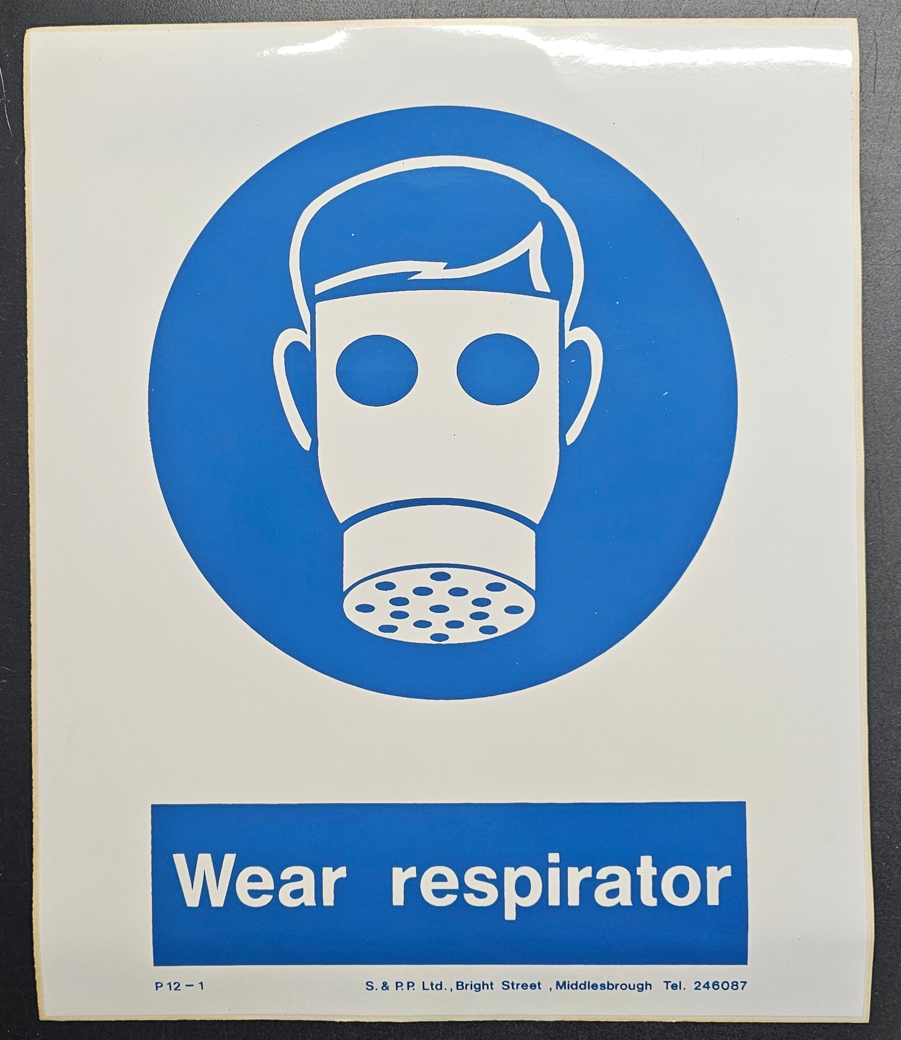124. WEAR RESPIRATOR (STICKER)