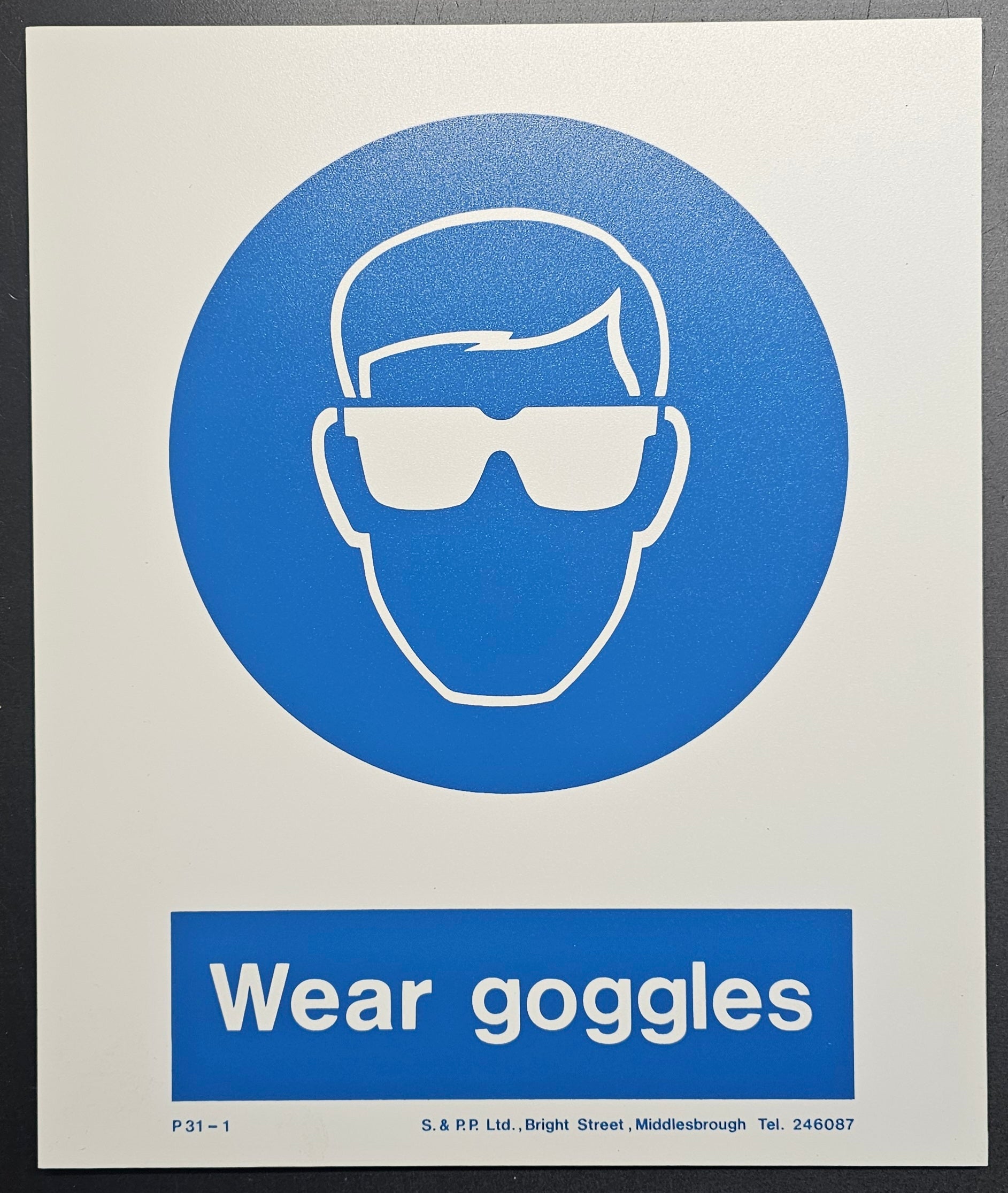 126. WEAR GOGGLES (PVC BOARD)
