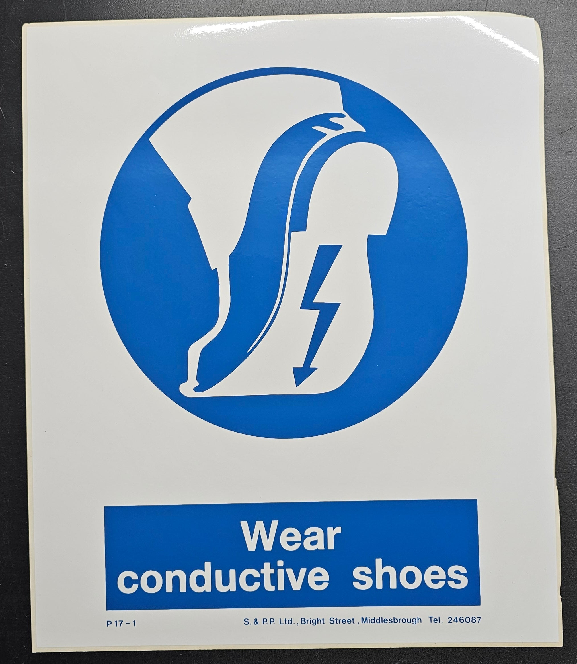 134. WEAR CONDUCTIVE SHOES (STICKER)