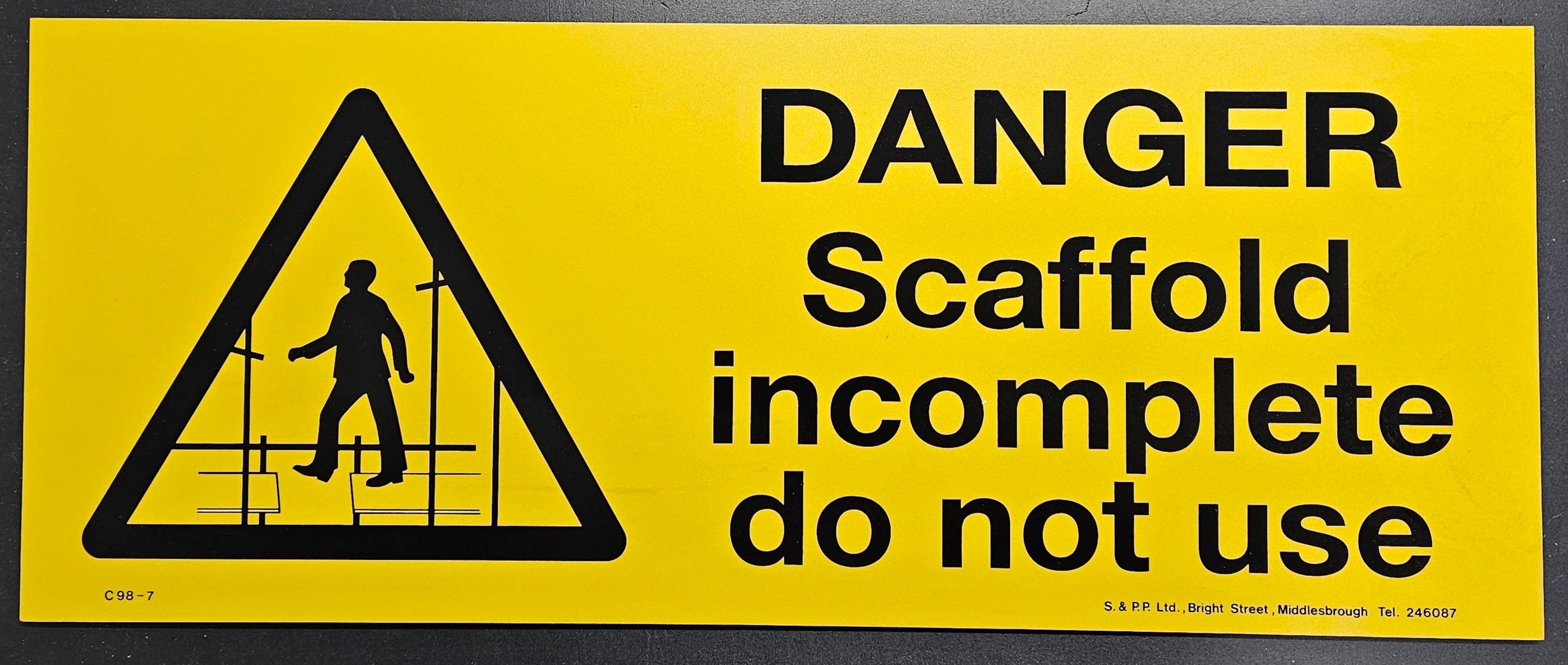 172. DANGER SCAFFOLD INCOMPLETE DO NOT USE (PVC BOARD)