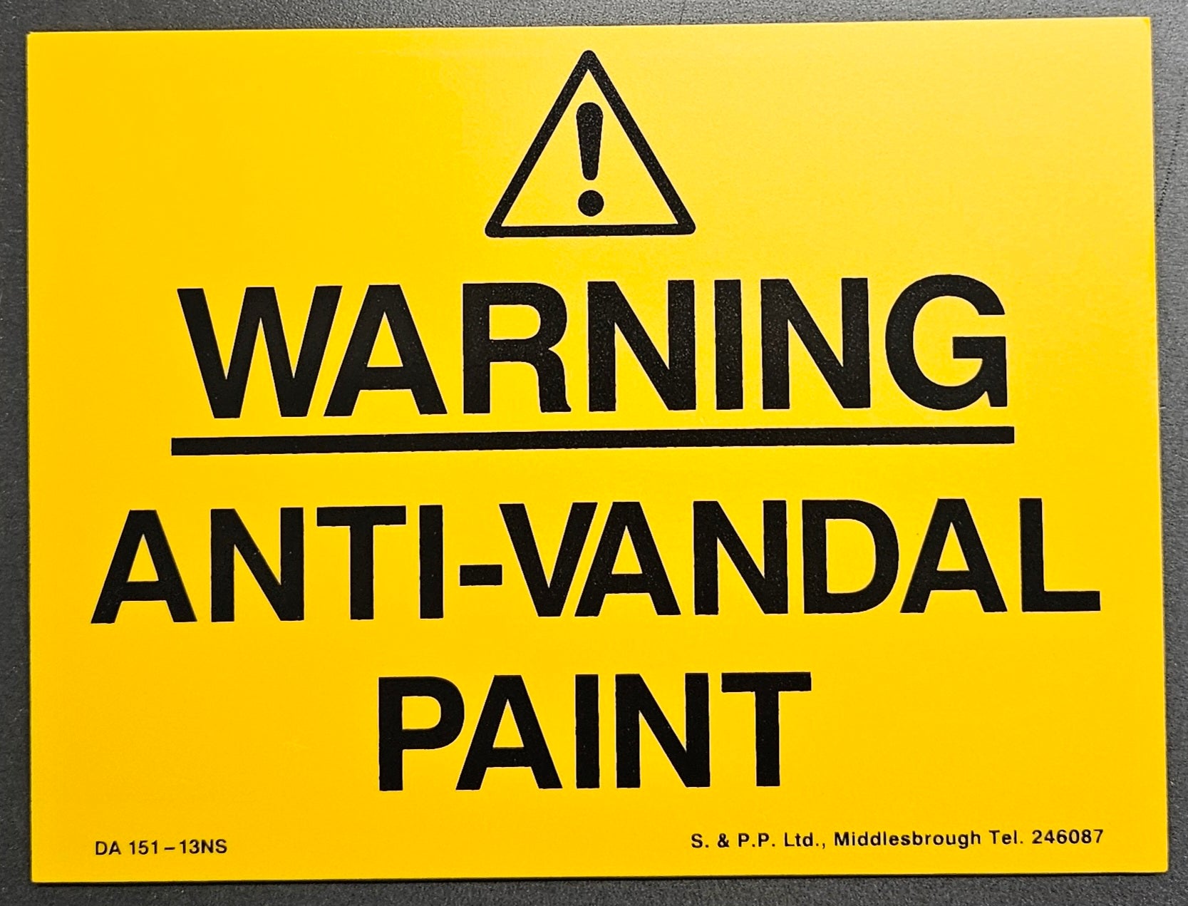 187. WARNING ANTI-VANDAL PAINT (PVC BOARD)