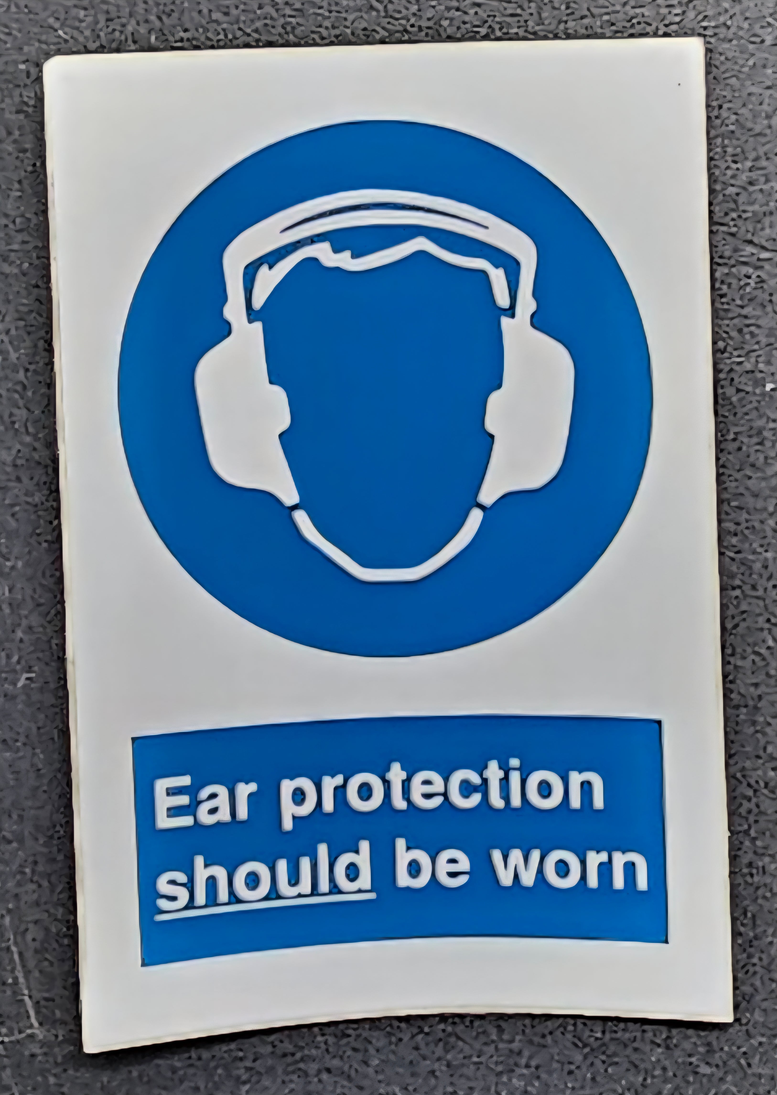 238. EAR PROTECTION SHOULD BE WORN (STICKER)