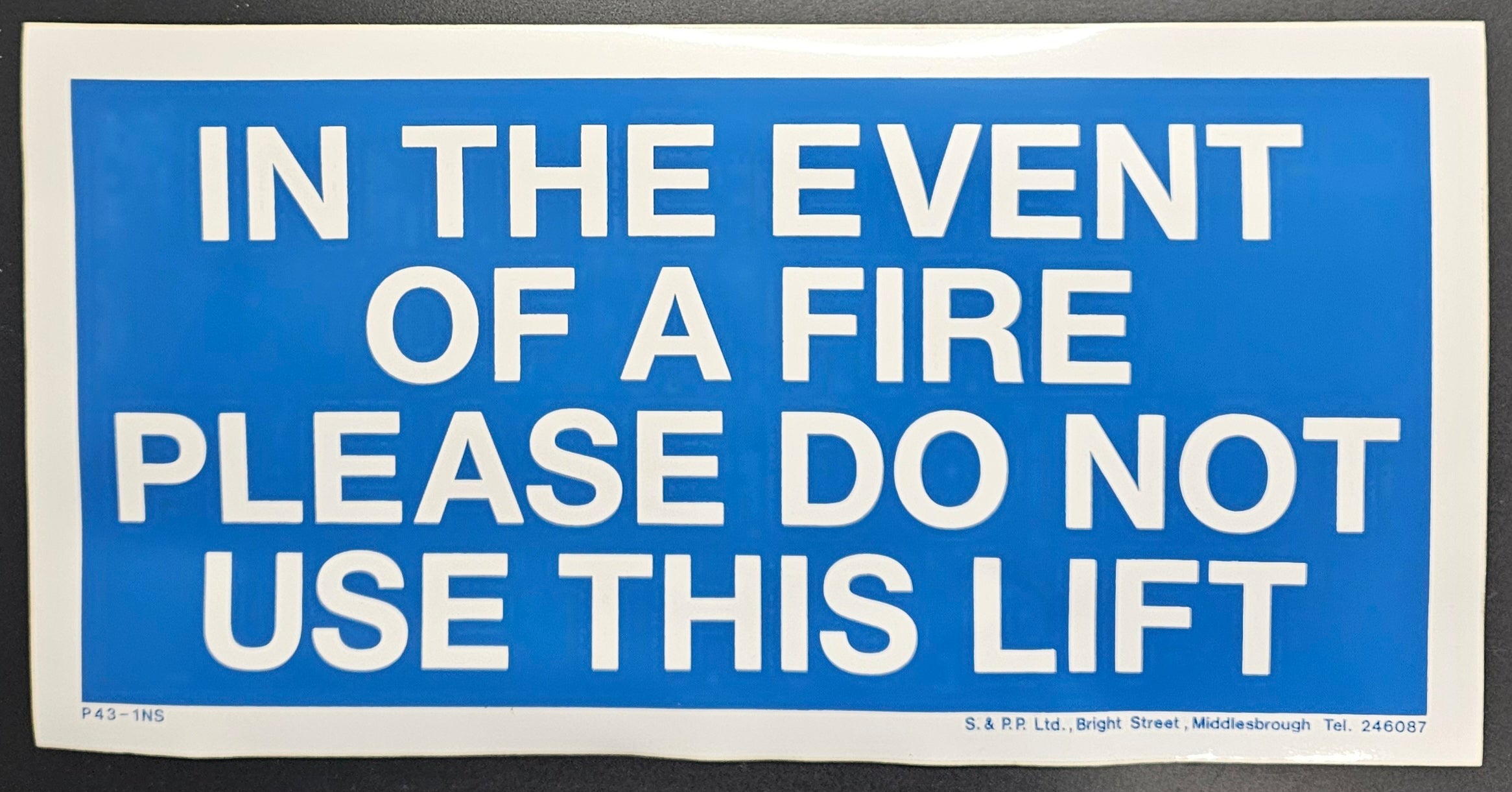 40. IN THE EVENT OF A FIRE PLEASE DO NOT USE THIS LIFT (STICKER)