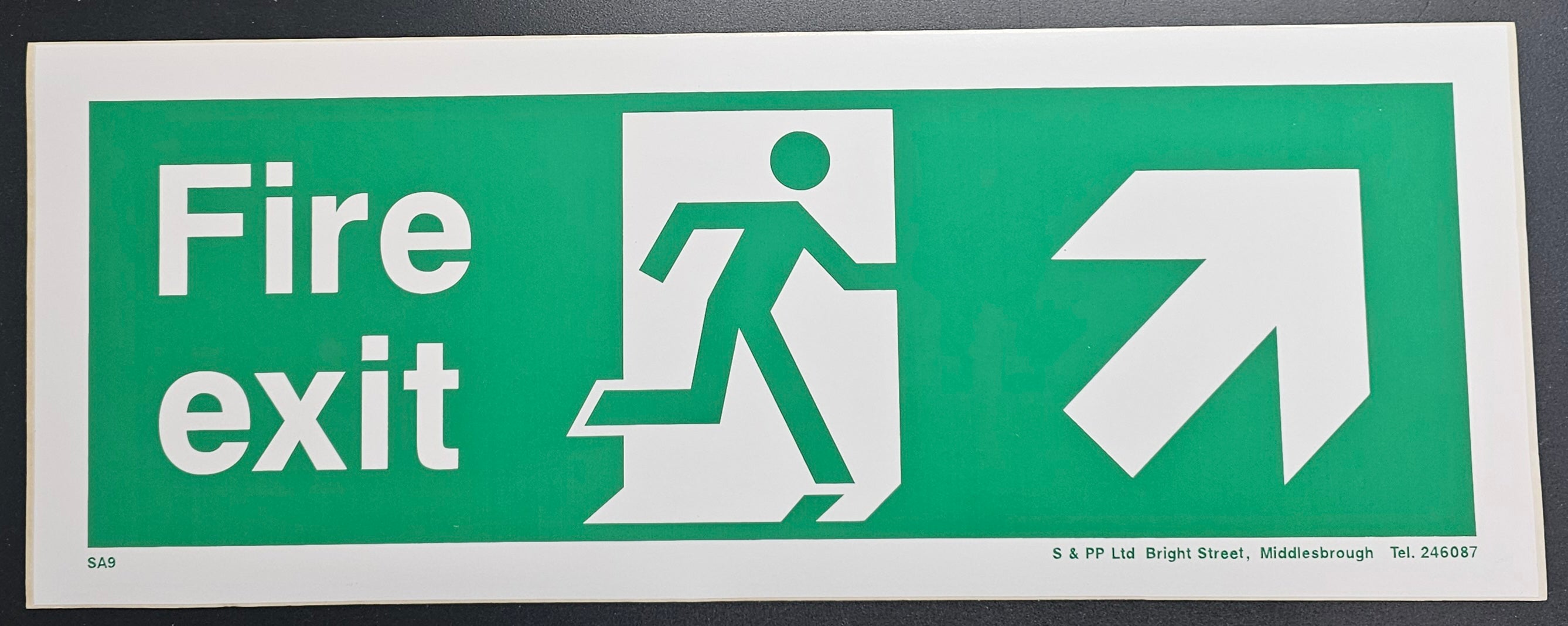 71. FIRE EXIT (arrow top right ) (STICKER)