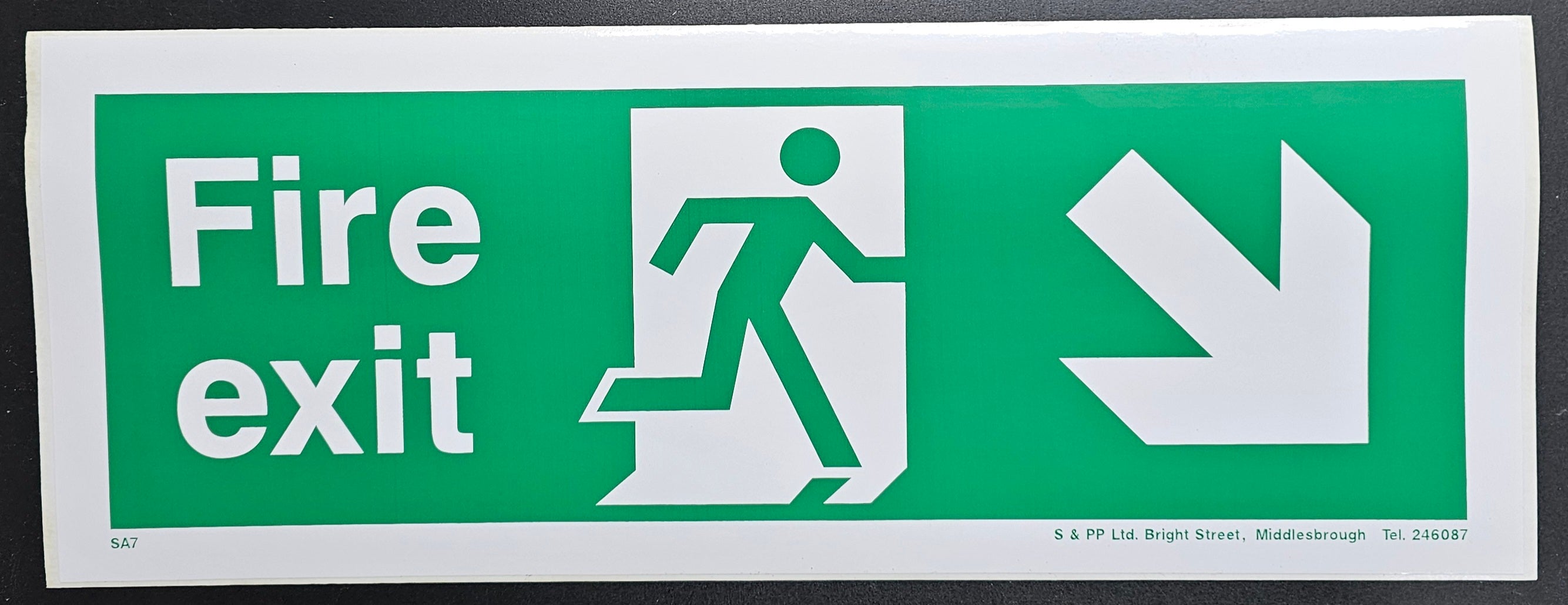 90. FIRE EXIT (arrow bottom right ) (STICKER)