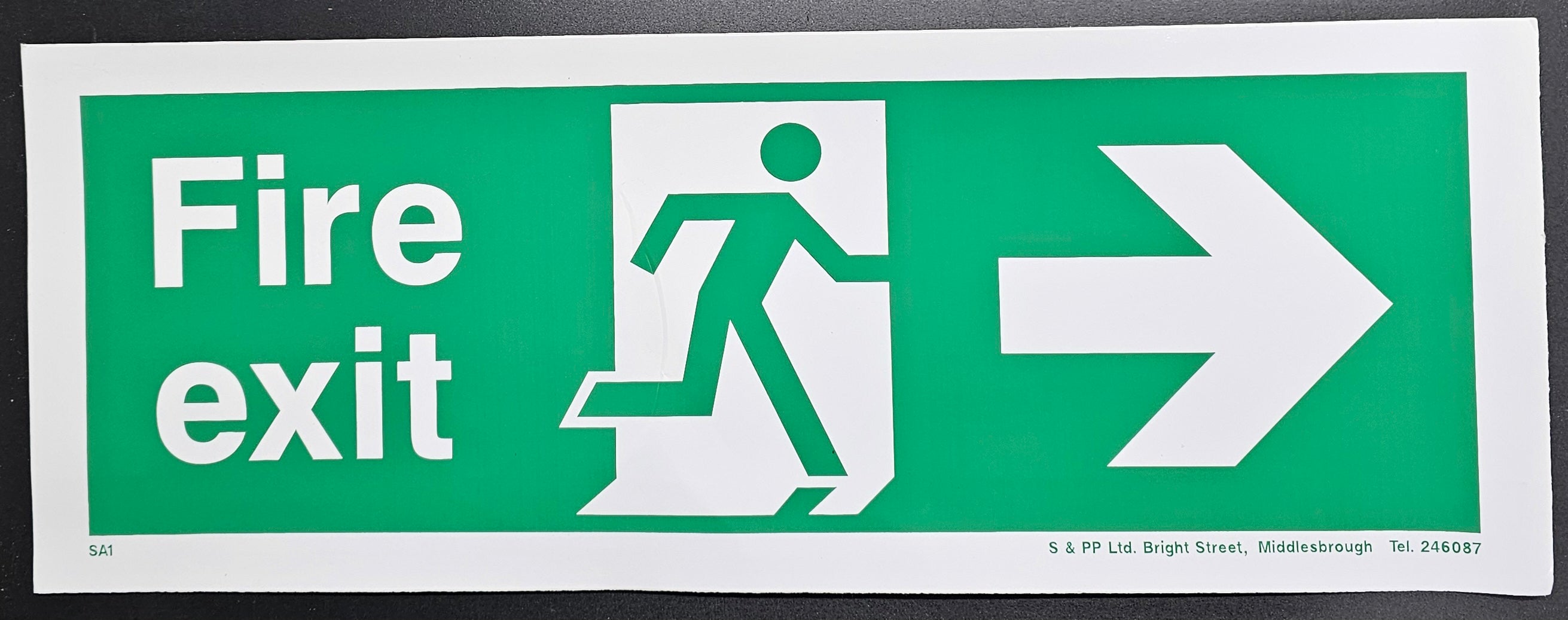 91. FIRE EXIT (arrow right) (STICKER)