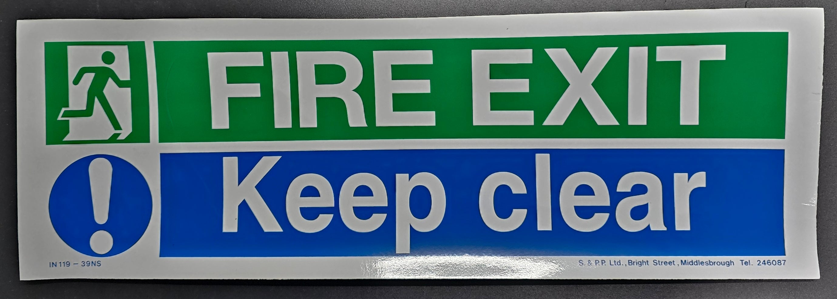 93. FIRE EXIT KEEP CLEAR (STICKER)